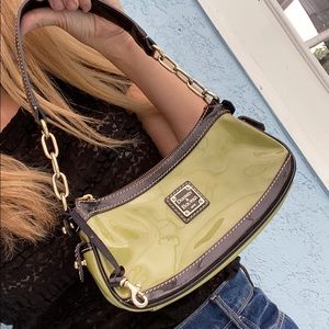 Glossy Dooney & Bourke handbag 💚